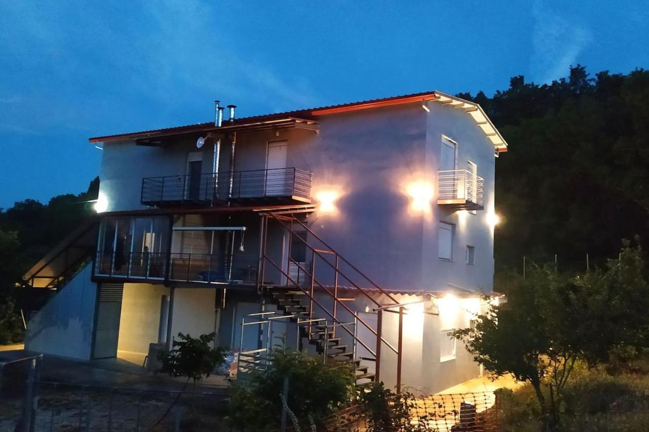 σουίτα στην εξοχική βίλλα δημήτριος τάκης . Apartment *